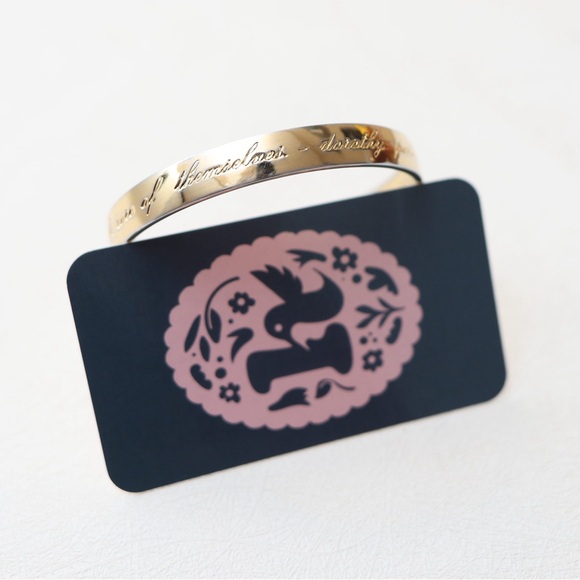 Kate Spade ‘Think Big’ Dorothy Parker Gold-Plated Idiom Bangle | Retired Design! - Picture 4 of 7